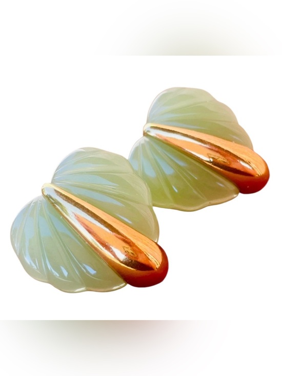Vintage Jewelry - Vintage Jade-Colored Leaf Earrings